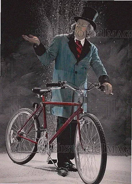 1985 Press Photo Scrooge with 15-speed bicycle made by Trek Bicycle Corporation