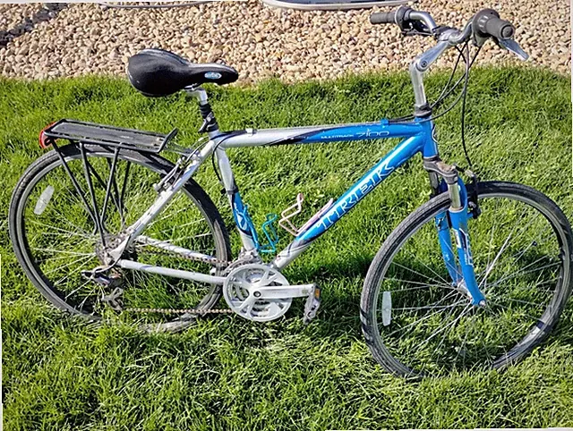 Trek 7100 Multitrack 21 speed Bike. Alpha custom 18”/45cm frame, 26“ wheels.