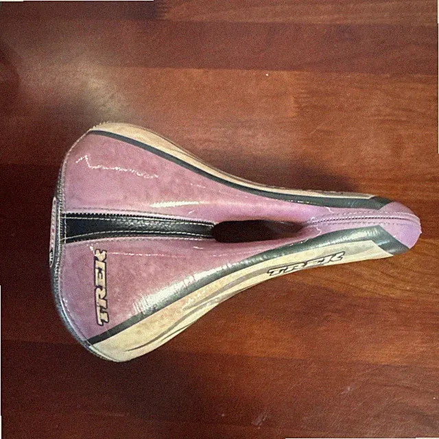 TREK BIKE SEAT SADDLE - TREK PINK BIKE SEAT 9x6x3 PINK/WHITE/SILVER GIRL’S SEAT