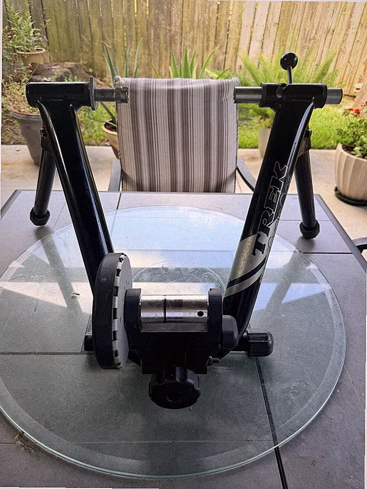 Trek Cycle Ops Magneto Bike Bicycle Trainer missing a Sliders Non-Slip Rubber