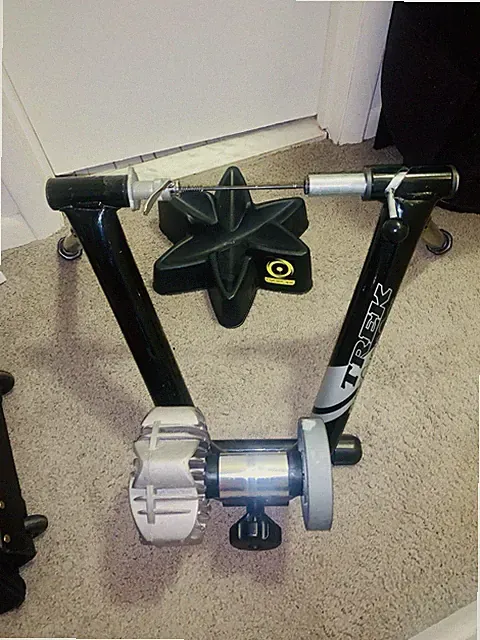TREK CYCLEOPS FLUID 2 Indoor Bike Trainer w/ Riser Block & Steel Quick Release