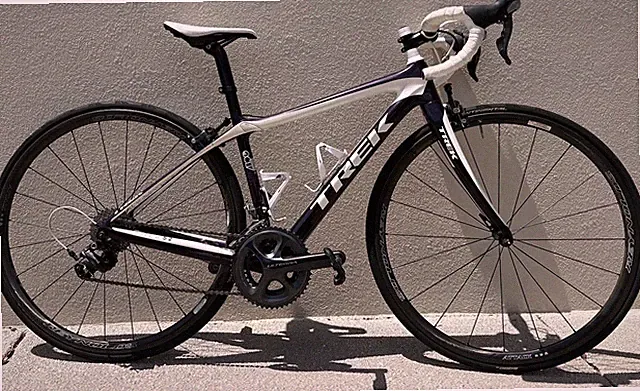 Trek Domane 5.2 Road Bike | Ultegra | w/ Carbon Reynolds wheels | 47cm