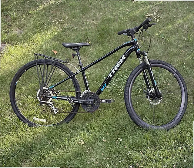 Trek Dual Sport 8.3 DS L Hybrid Bike