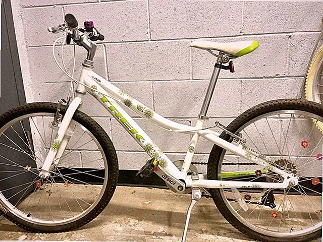 TREK Kids Bike – Great Condition | Ages 4–16 | 7-Speed Gears | Adjustable Seat