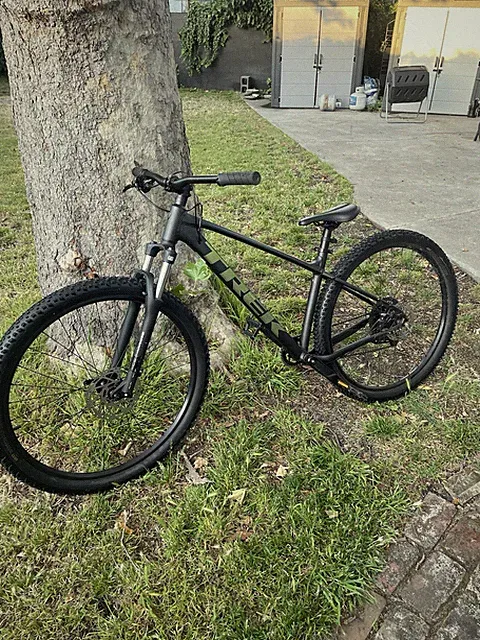trek mountain bike easy to wheelie size M