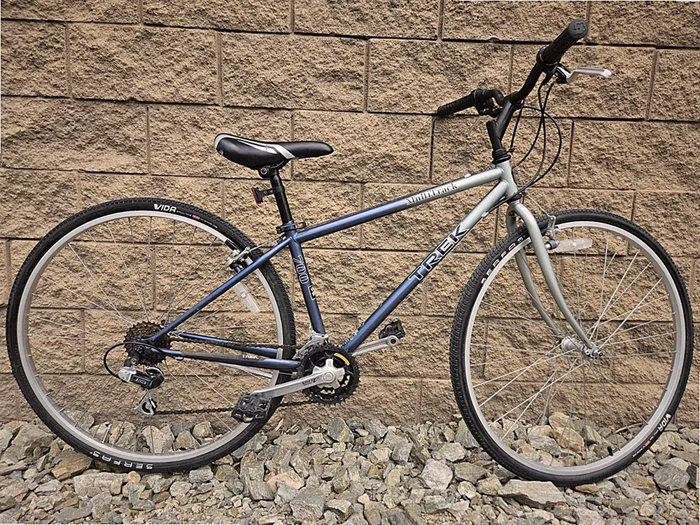 Trek Multitrack 700 21-speed Hybrid Bike Chromoly/Steel Small 15 In Frame 700c