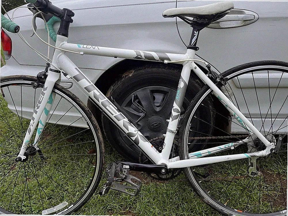 Trek's Signature 100 Series Alpha Aluminum Trek Lexa Alpha Road Bike Extra Tires
