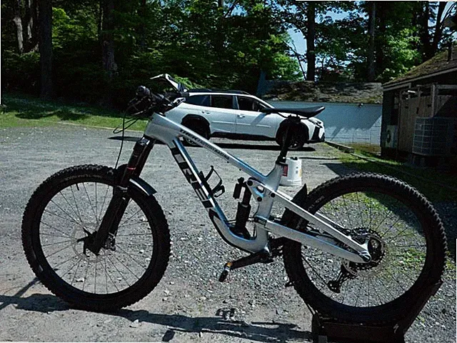 Trek Slash 9.8 XT Gen 6 ML OCLV Carbon 170mm Enduro RockShox ZEB Mullet